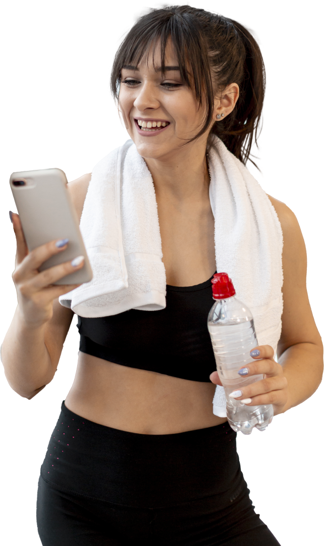 smiley-woman-gym-break-using-mobile Fitness healthy